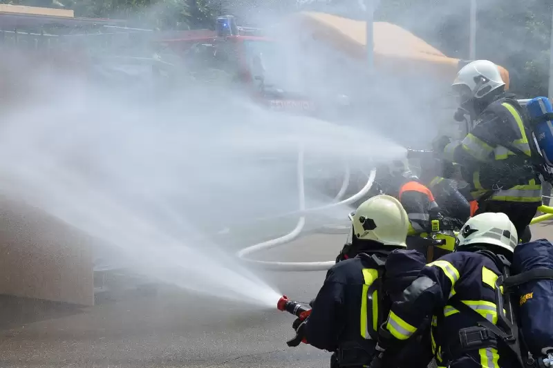 Tűzoltók gyakorlatoznak Esztergomban