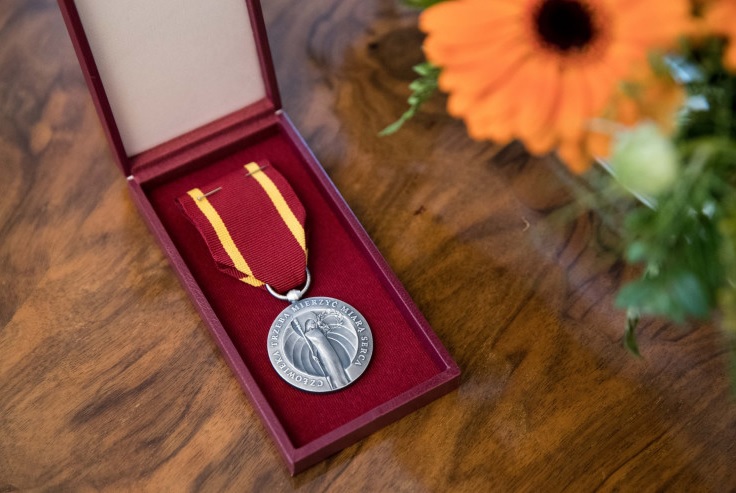 Late Esztergom Mayor Awarded Polish Medal For Saving Refugees During WW2